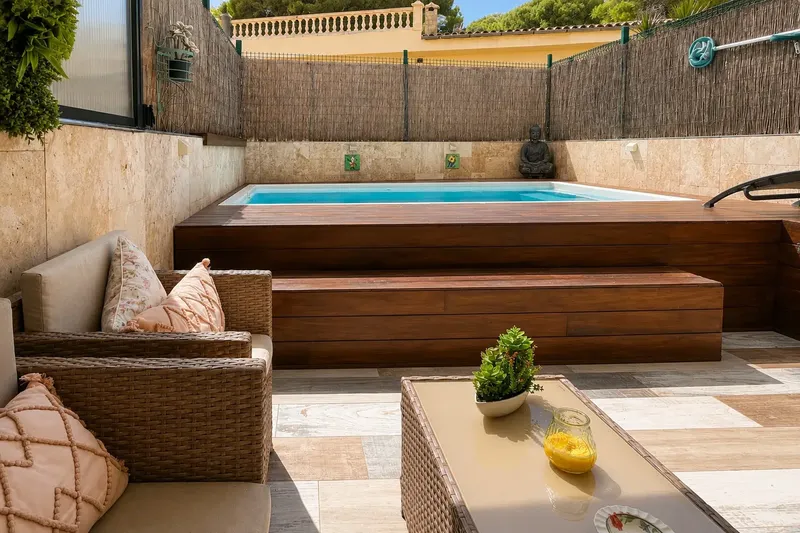 Renovated townhouse with 2 bedrooms, two terraces and pool — photo 1