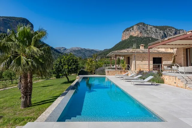 Contemporary finca with pool and panoramic mountain views for sale in Alaró, Mallorca — photo 2