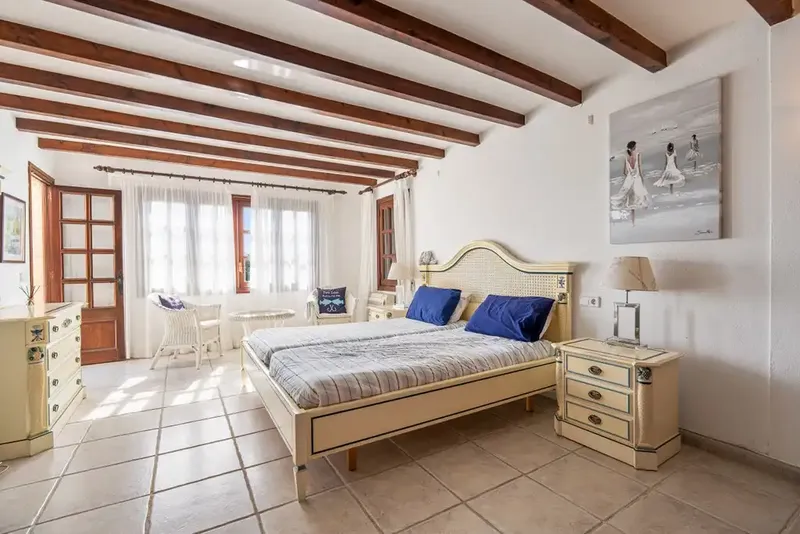 Impressive villa for sale in El Vila with elevated position and wide countryside views — photo 11