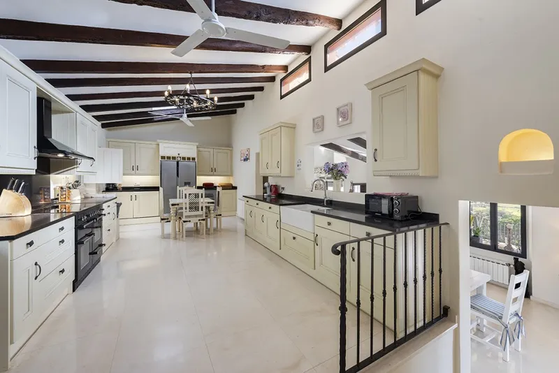Excellent condition house for sale in Port de Pollença with good rental potential and sea views — photo 12
