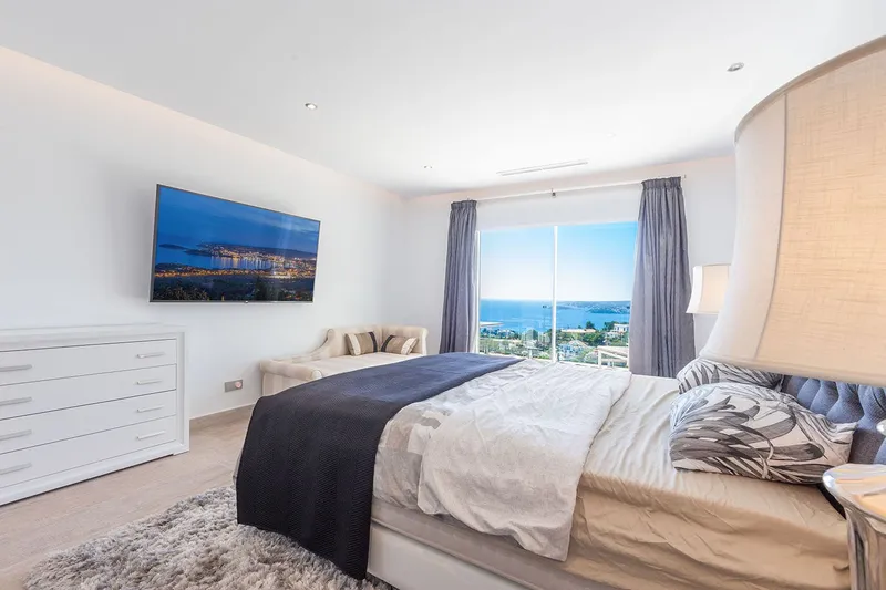 Modern villa with breathtaking views in a privileged location — photo 10