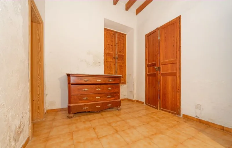 Townhouse with renovation project in Es Llombards — photo 9