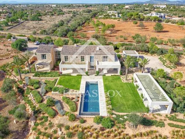 556m² country house with 165m² terrace for sale in Santanyí — photo 7