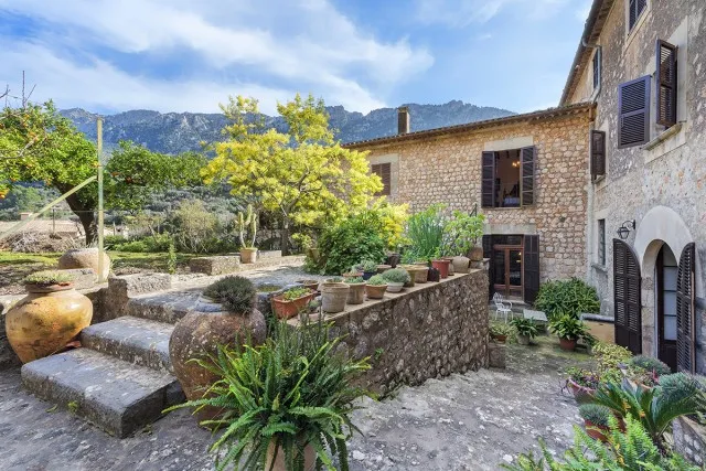 Unique and exceptionally large town house for sale in Fornalutx, Mallorca — photo 3