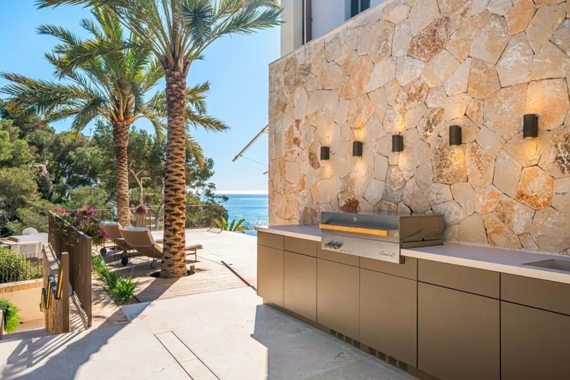 Exclusive new-build villa right on the beach at Cala Santanyi — photo 10