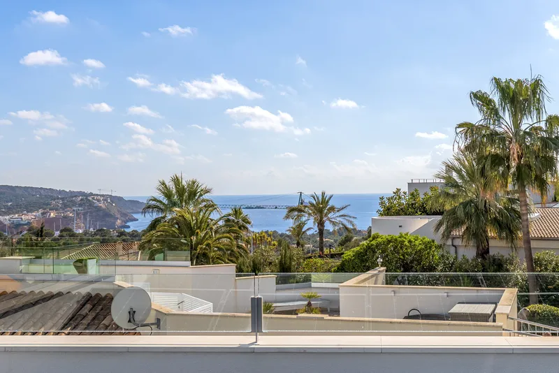 Villa in Santa Ponsa - Modern property with two pools — photo 3