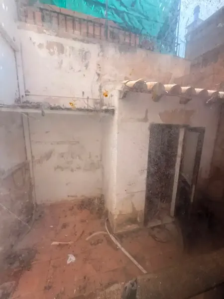 Two-storey house in Inca with several rooms and bathroom. Needs full renovation. Price €280,000. — photo 12