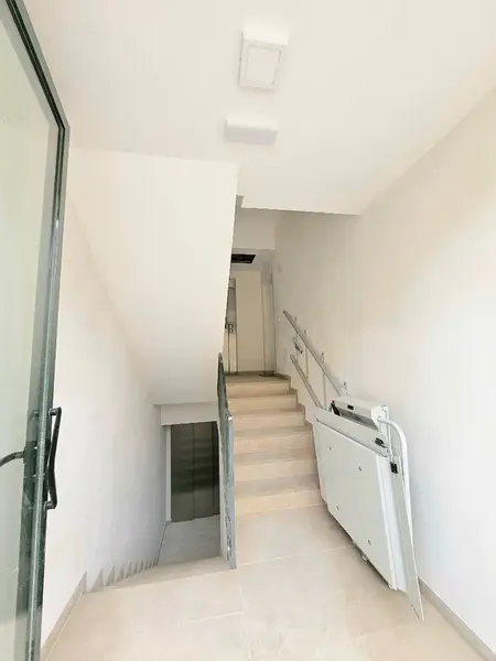 Penthouse for sale with 2 bedrooms, 2 bathrooms, furnished kitchen, laundry room, large living room, balcony and a 55 m² rooftop terrace. Includes parking space — photo 12