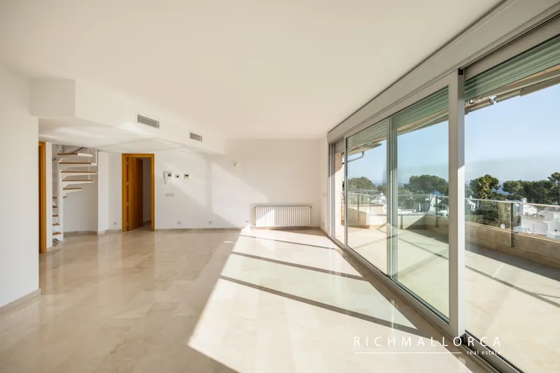 Rare Penthouse with Private Rooftop & Sea Views — photo 3
