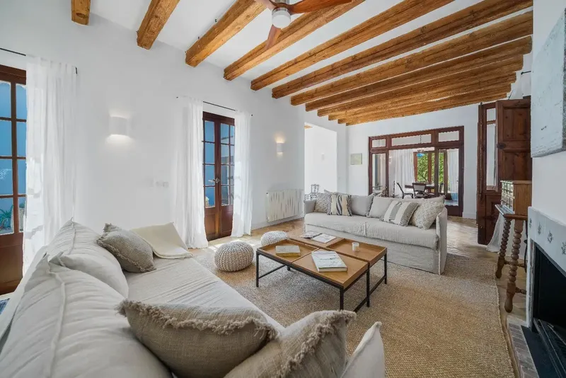 Private and quiet 182,000 m2 finca in Campanet with a 760 m2 newly built high-quality house with antique elements, such as bal — photo 7