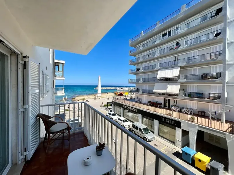 Beautiful recently renovated flat on the first line in Can Picafort / Playa de Muro, available for seasonal rental up to max 11. An option — photo 1