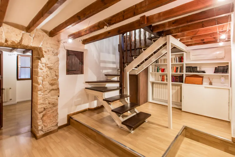Spacious apartment in a quiet area of the Old Town – Monti-Sión — photo 5