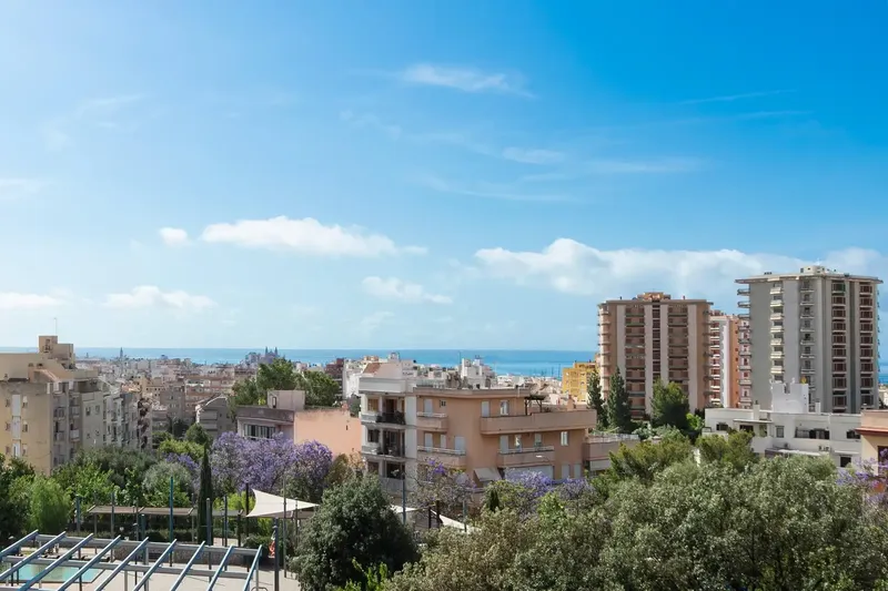 In the sought-after area of Son Dameto, just 5 minutes from the centre of Palma, is this bright flat with sea and city views — photo 8