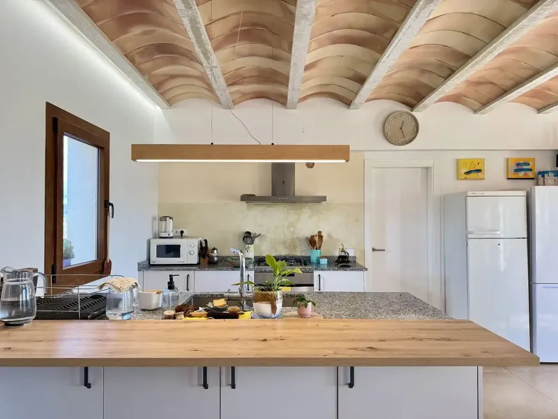 Available in August. Exclusive for the month of August, this beautiful rustic finca is located just 2 minutes from Llucmajor and — photo 7