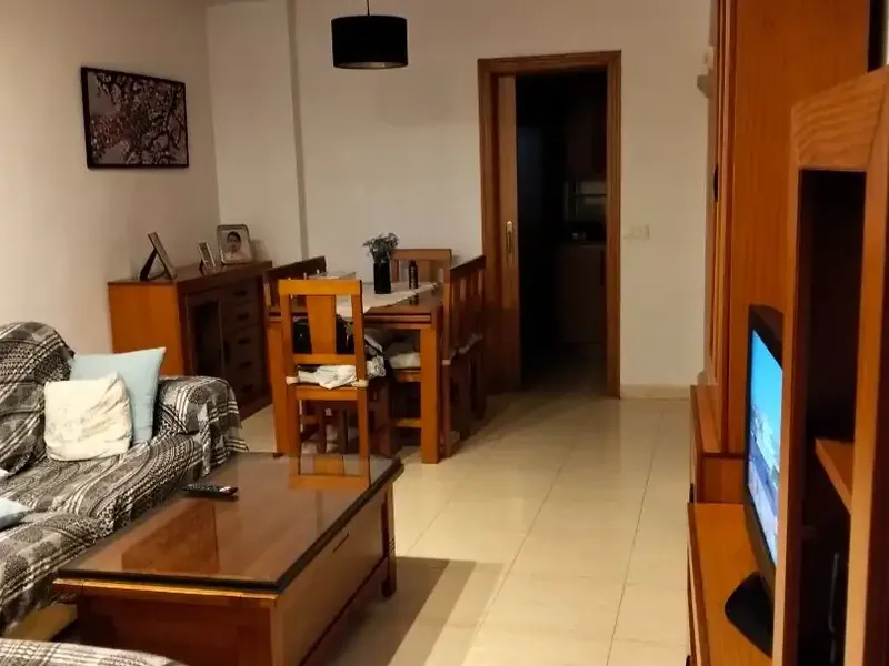 120 m² flat with 2 double bedrooms and 1 single, en-suite bathroom and another full bathroom, living-dining room, furnished kitchen with appliances — photo 9