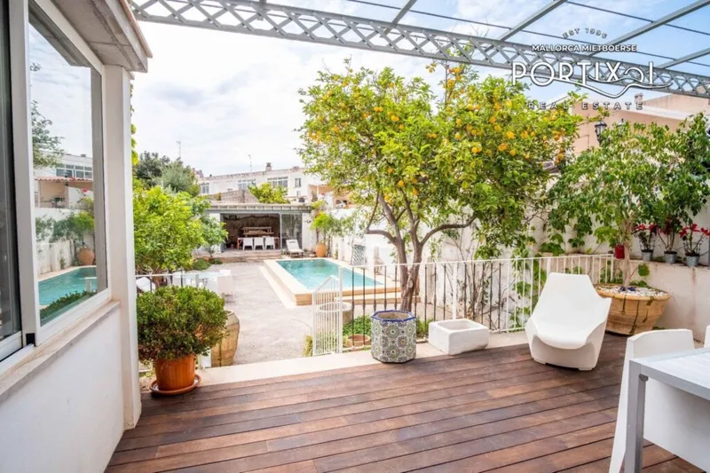 Spectacular town house close to the sea — photo 1