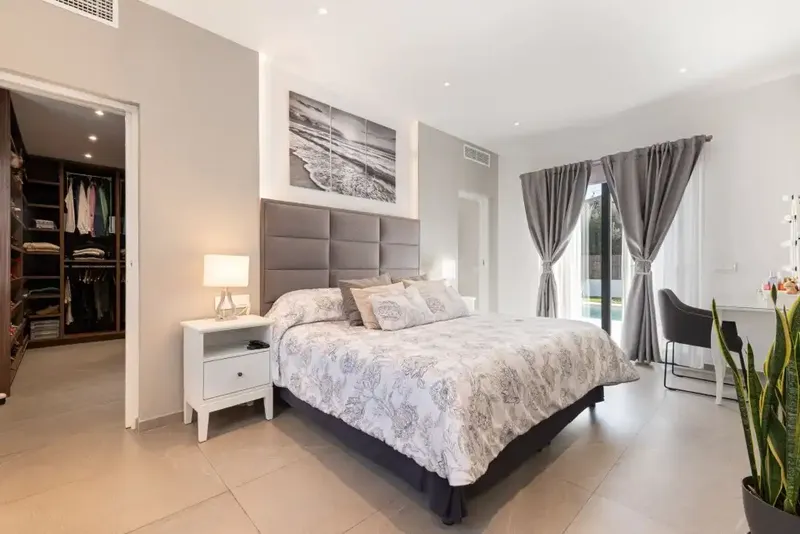 For sale in the coveted area of Crestatx, this exquisite villa offers a quiet and cozy retreat situated on a generous plot of ca — photo 9