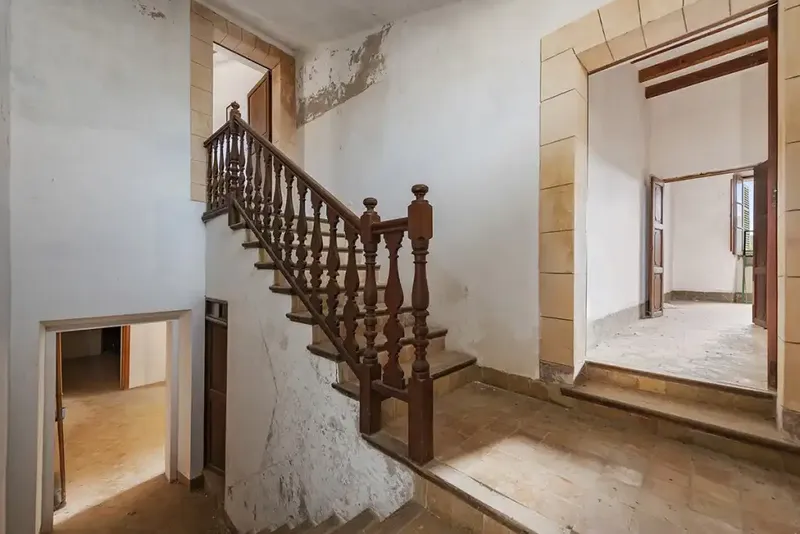 This enormous finca, for sale in Algaida, originally dates from the 15th century and includes a main house, several outbuildings and extensive land — photo 9