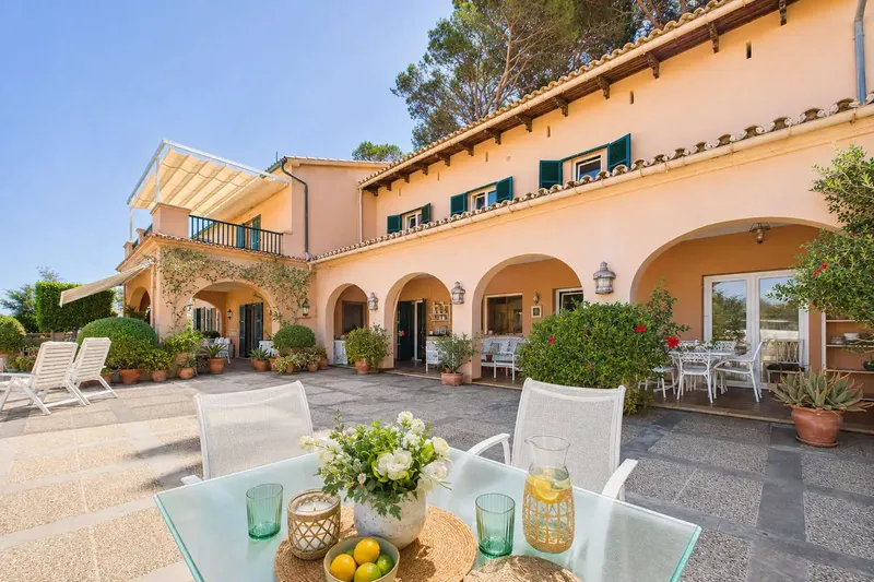Exclusive investment opportunity in Cala Sant Vicenç: first line of sea with exceptional appreciation potential — photo 3
