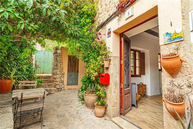 Traditional Mallorcan stone house in Valldemossa — photo 2