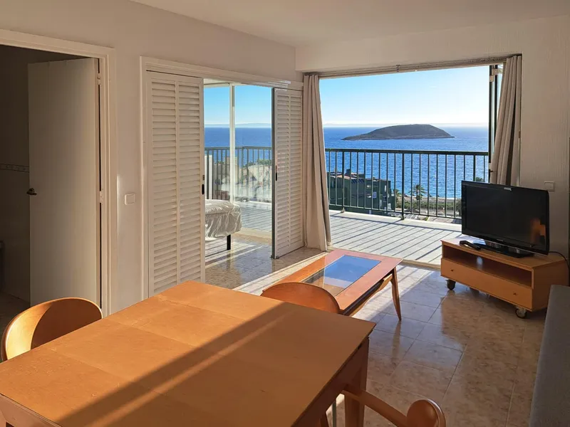 Apartment with sea views to renovate near the beach in Magaluf — photo 11