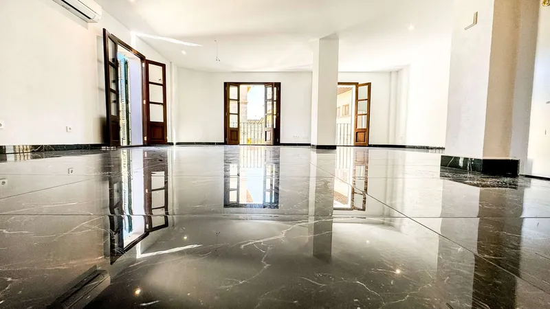 135m² apartment with 4 rooms, roof terrace & balcony for sale — photo 2