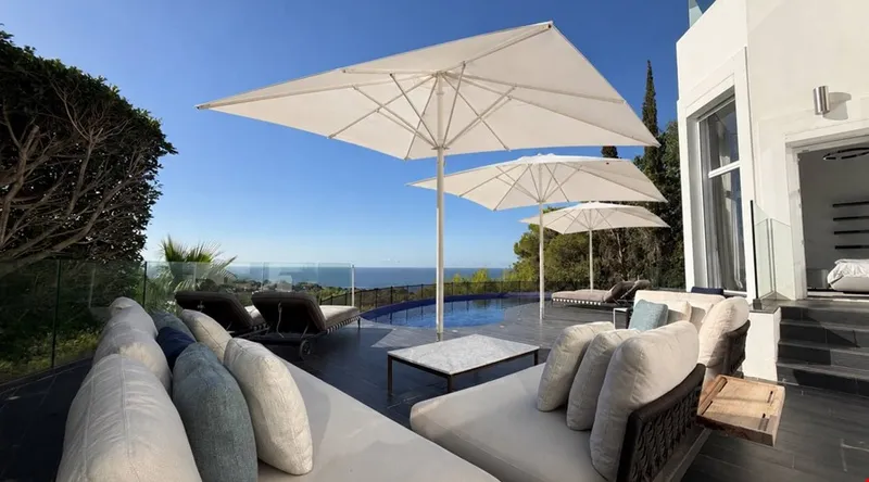 Contemporary five-bedroom villa for sale with panoramic sea views in Bendinat — photo 10