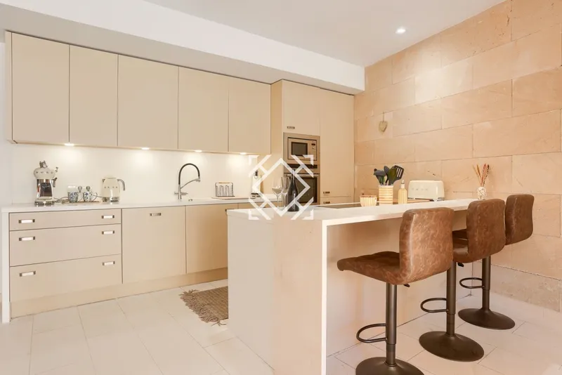 House for sale with large terrace and swimming pool near the historic centre of Pollensa, Mallorca. — photo 9