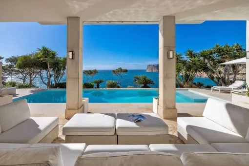 Puerto Andratx, Pure sea views in Port Andratx – frontline villa with heated pool — photo 3