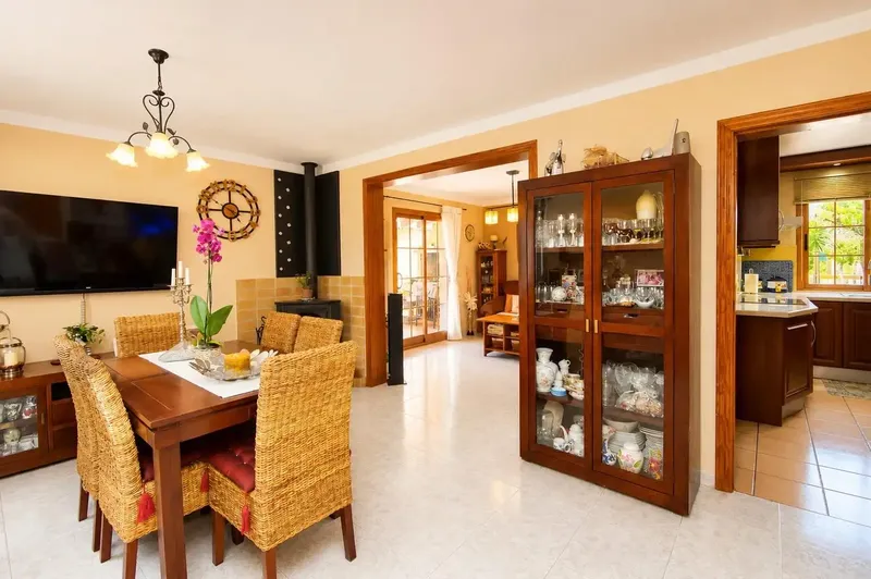 Rustic finca with 241 m2 home, pool, guest apartment and large garden in Sencelles — photo 3