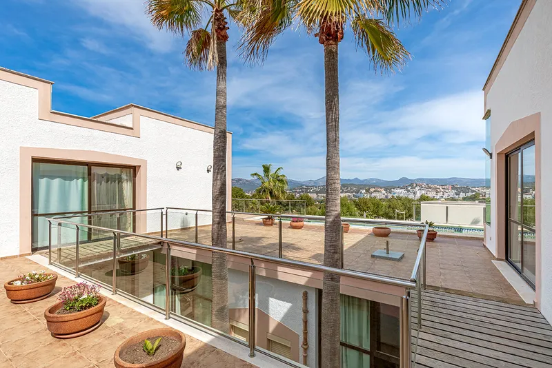 Villa in Santa Ponsa - Exceptional property with beautifully landscaped garden and overflow pool — photo 3