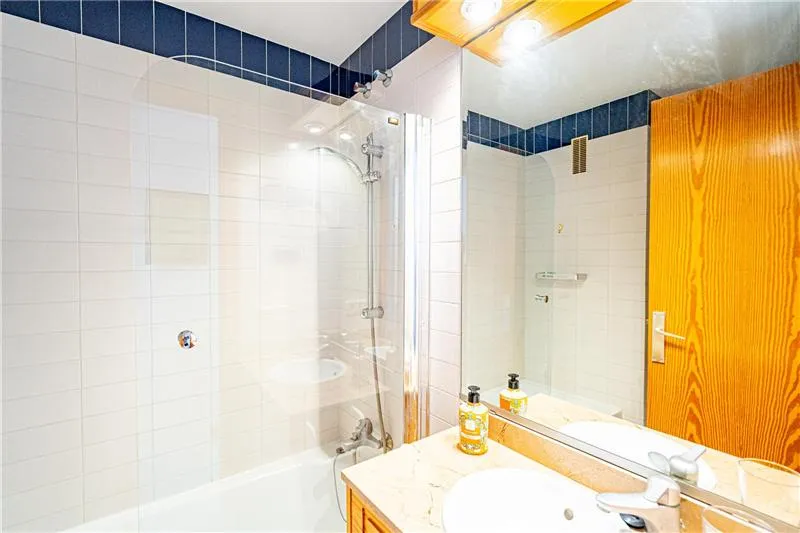 Apartment in a residential complex with communal swimming pool — photo 8