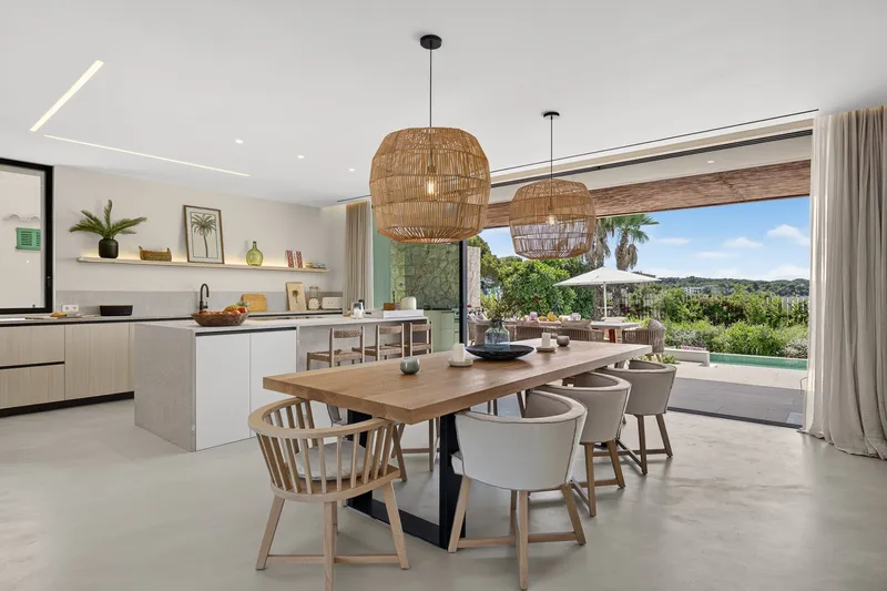 Frontline harbor villa with panoramic views and rural countryside — photo 10