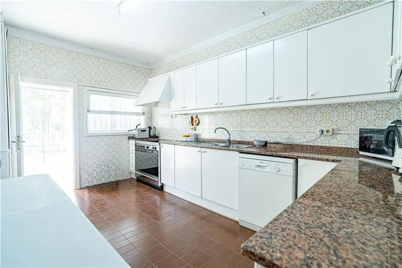 Detached house with swimming pool on an approximately 1,200 m² plot, just 5 minutes from the town and the sea. — photo 10