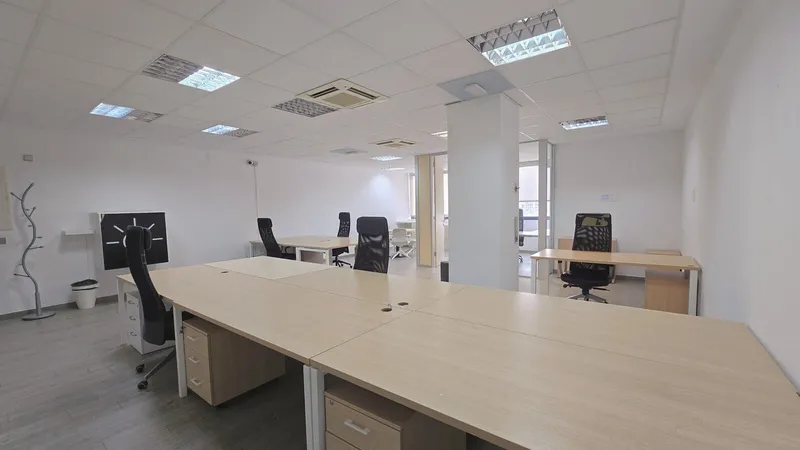 AL-JHRE068 – 75 m² office for rent in the Son Fuster business park — photo 2