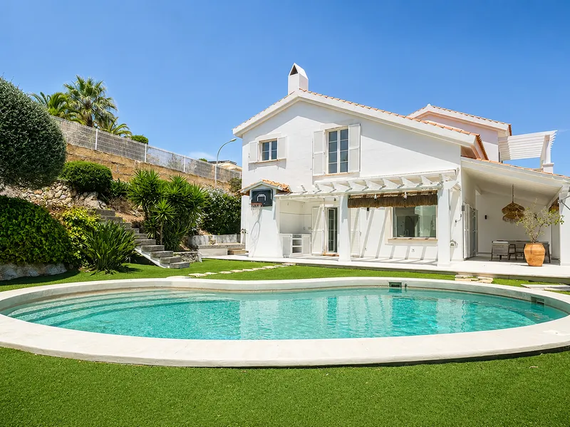 Spacious family villa with garden and pool in Nova Santa Ponsa — photo 1