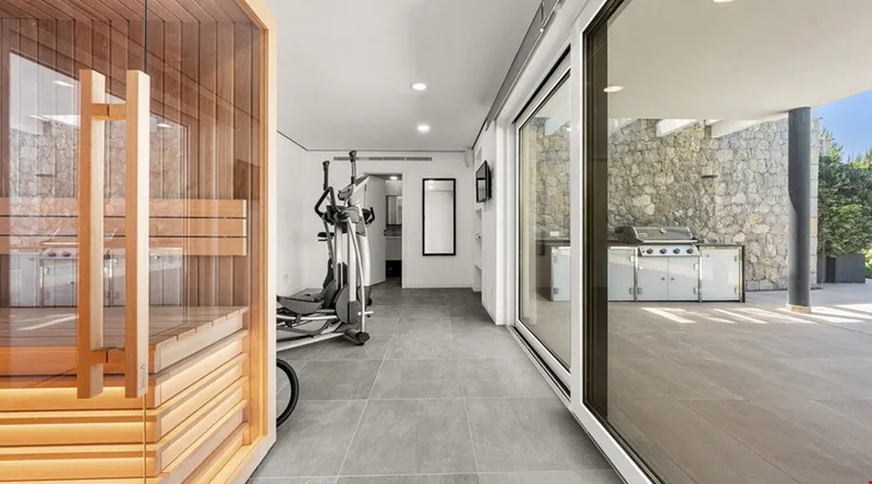 Contemporary coastal sanctuary with infinity pool and gym in Port d’Andratx — photo 9