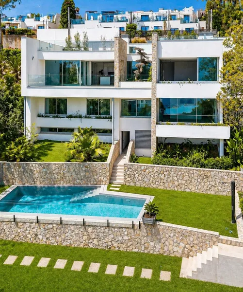 Modern newly built villa overlooking the bay of Santa Ponsa — photo 1