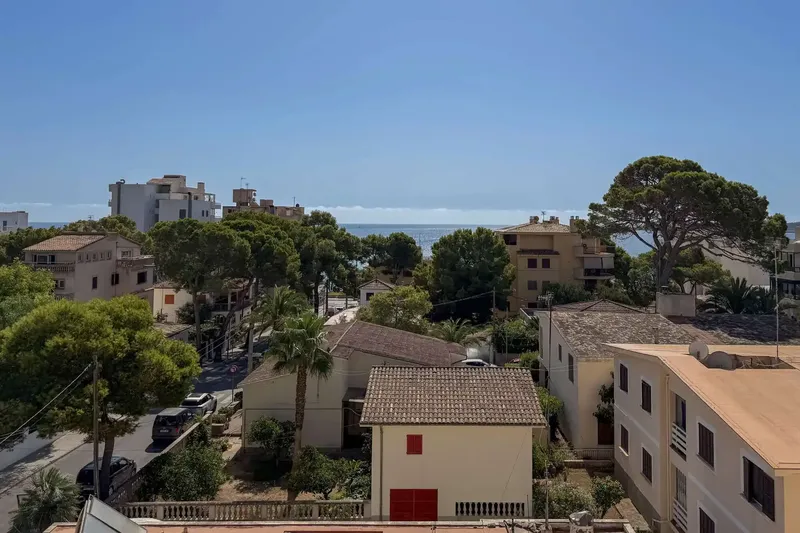 ¡Bienvenidos a Cala Millor! Este atractivo piso de 2 habitaciones, situado en tercera línea de mar, combina la calidad de vida mediterránea — photo 11