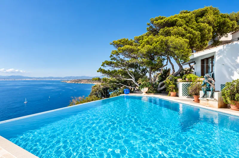 Frontline Villa with Panoramic Sea Views and Excellent Investment Potential in Badia Gran More — photo 1