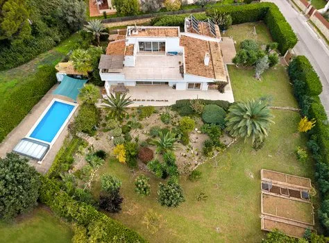Villa near the sea — photo 3