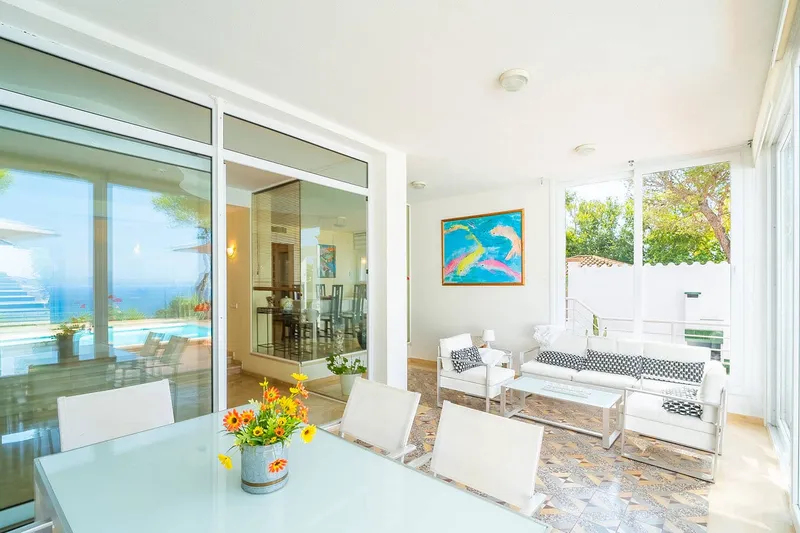Sun-drenched villa on the first sea line with holiday rental licence — photo 6