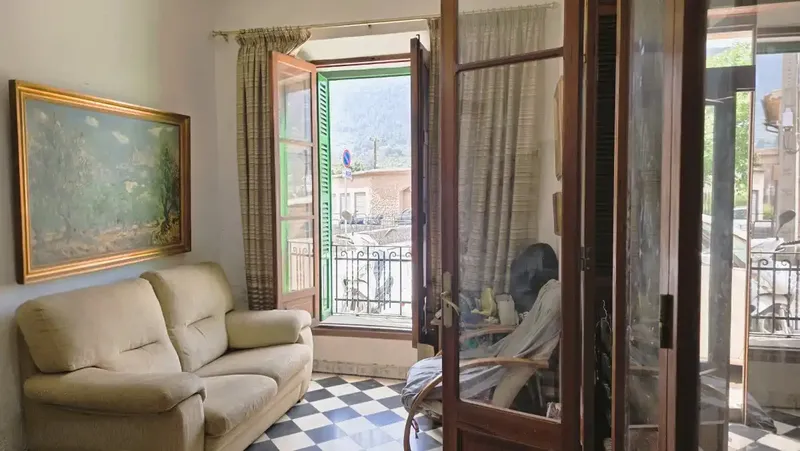 Discover this beautiful Mallorcan home of about 200 m² built, located in a quiet area on the outskirts of Sóller, surrounded by nature — photo 6