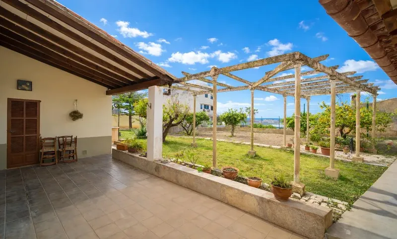 Exclusive property in Los Molinos urbanization — photo 2