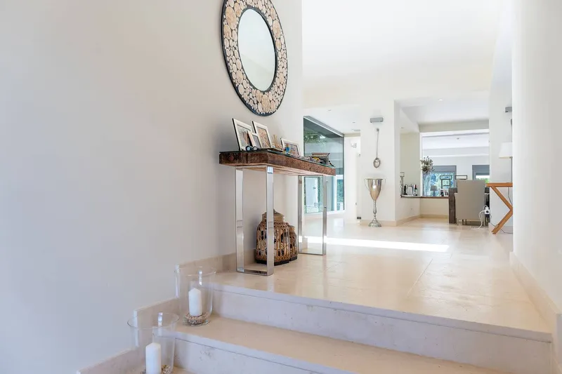 Bright luxury villa with fantastic views in a prime location — photo 10