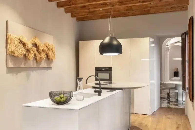 Historic Townhouse with Pool and Garage – Luxury and Tradition in the Heart of Sineu — photo 5
