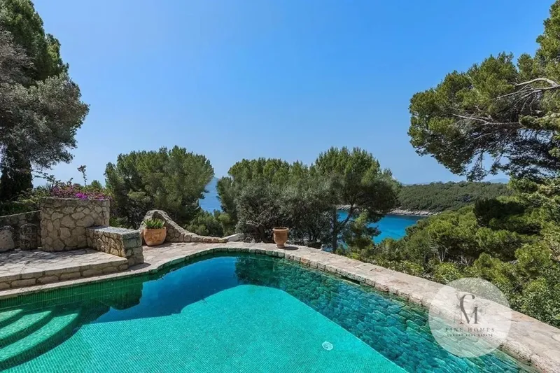 Exclusive Luxury Villa in Formentor: A Unique Refuge with Sea Views — photo 1