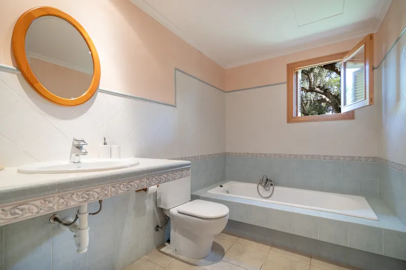 Well-maintained villa for sale within walking distance of the ocean in Sa Rapita — photo 8