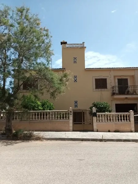 Chalet of 350 m2 built, currently divided into two homes with two separate entrances, 3 minutes' walk from the beach — photo 3