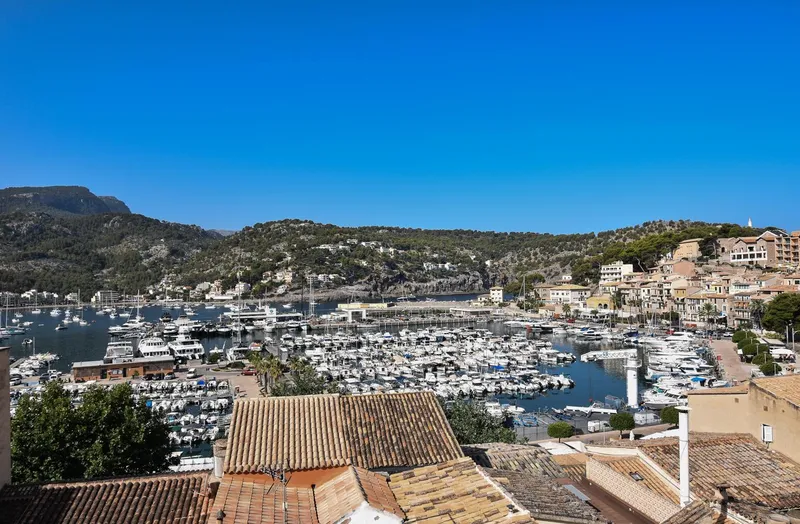 Building for Sale in Port de Sóller - A Prime Investment Opportunity — photo 1